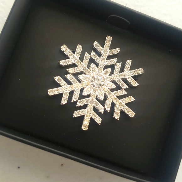 Snowflake Pin - Picture 3 of 3